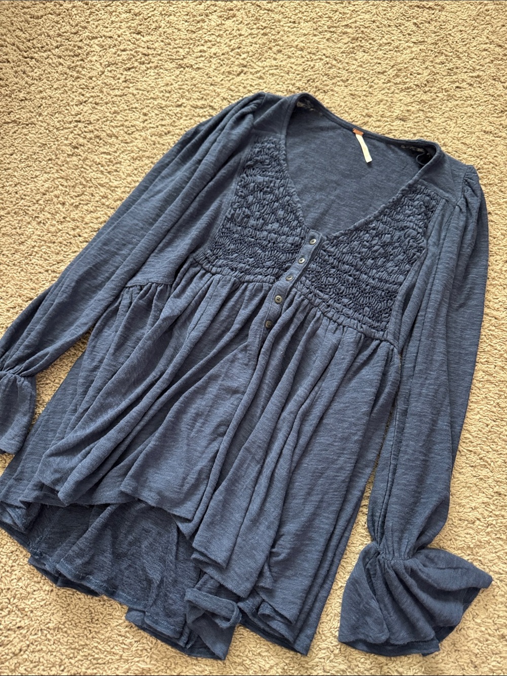 Free People Navy Smocked V-Neck Long Sleeve Tunic Top x-small - Picture 3 of 4